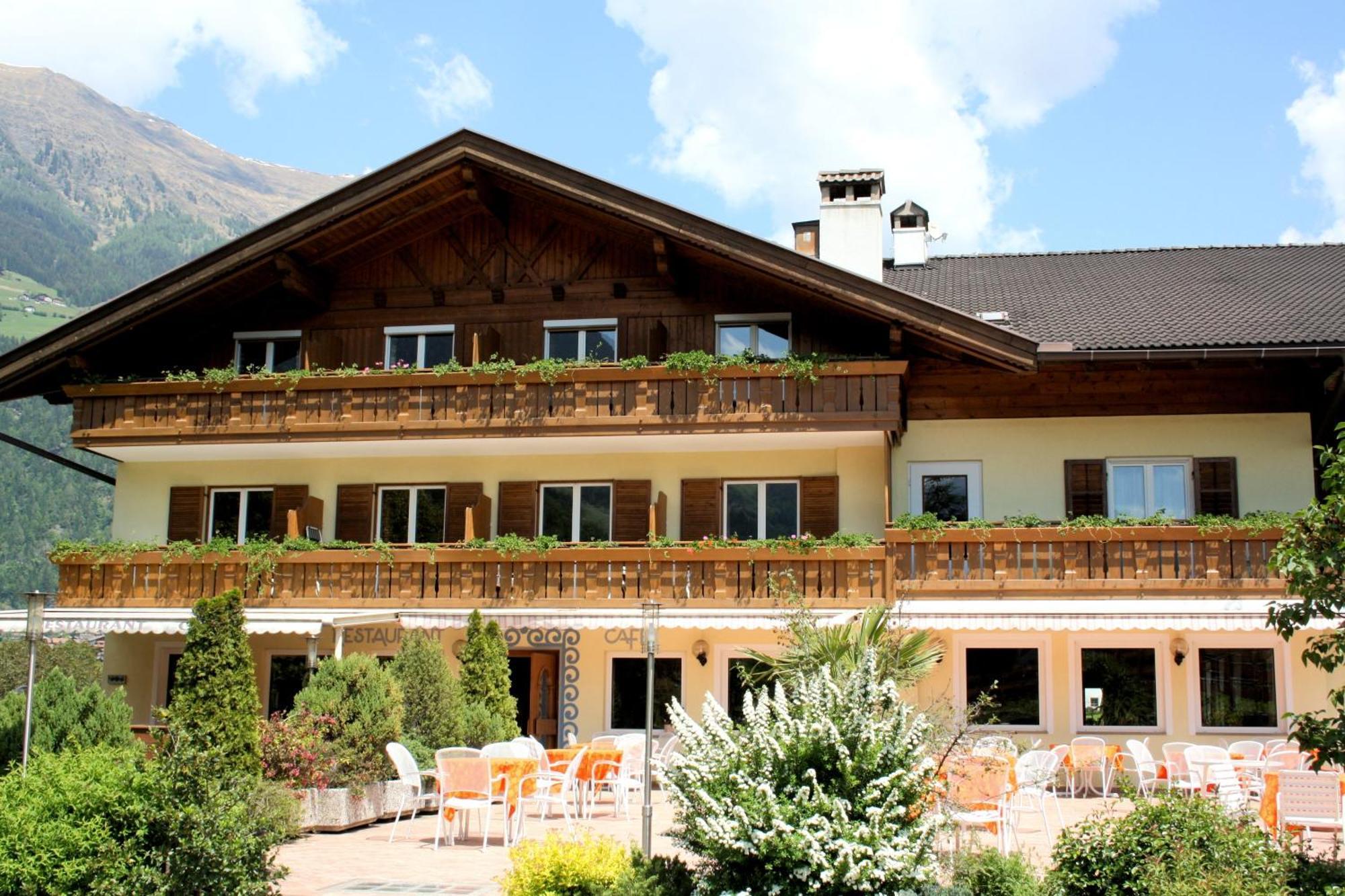 Hotel Klotz San Leonhard in Passeier Exteriör bild